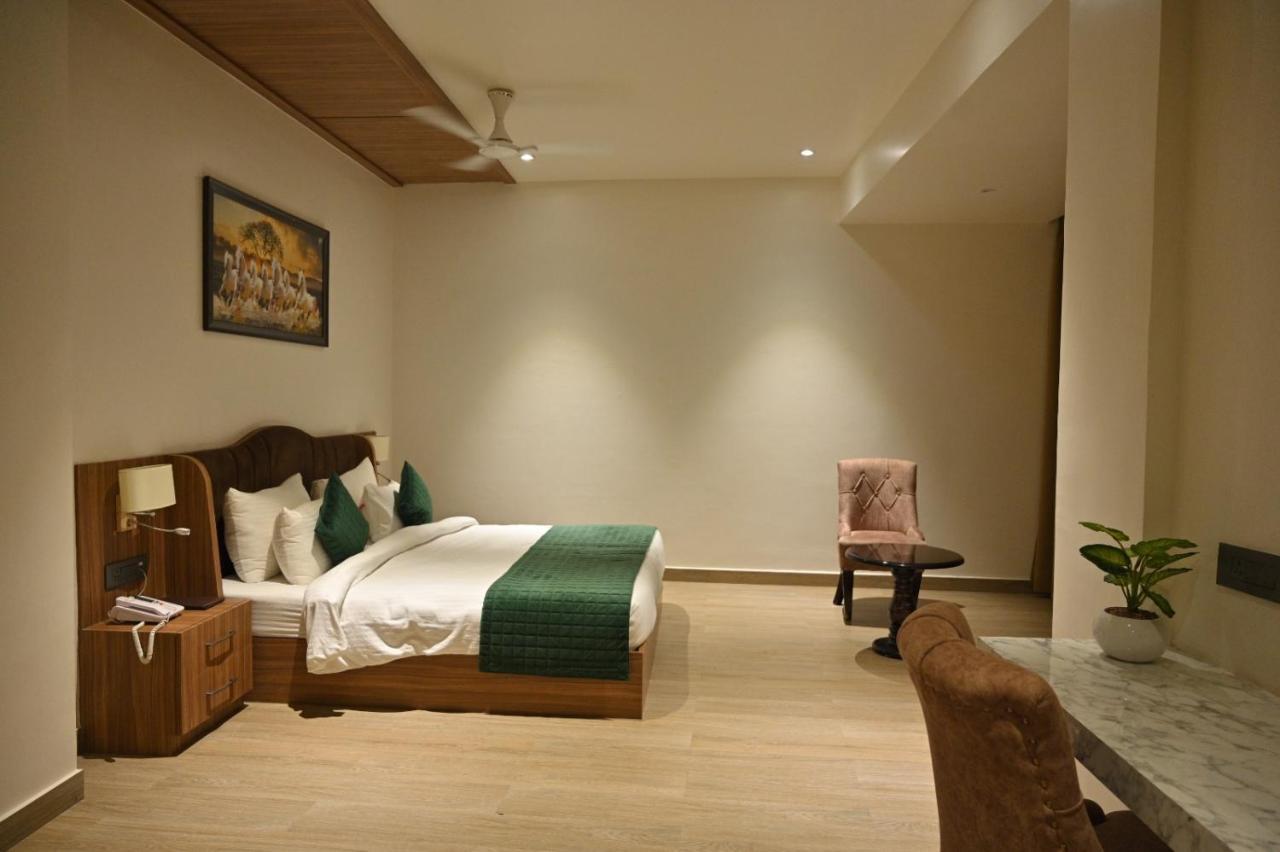 Hotel Gold In Leaf Alīgarh Exterior foto